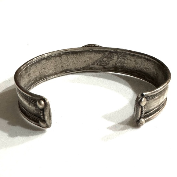 🥀 Vintage Carnelian Sterling Silver Balinese Cuff - Picture 7 of 7